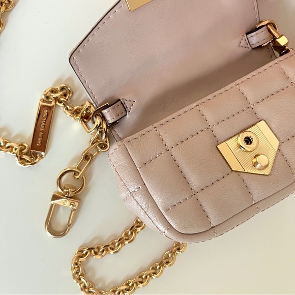 ❌SOLD❌[Michael Kors] Soho Mini Lamb Leather Pouch with Chain - Picture 2 of 5